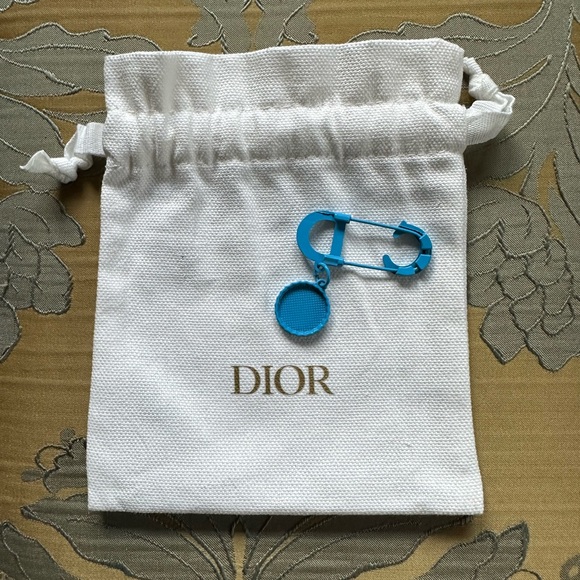 Christian Dior Streetware GWP pin or necklace charm - Picture 3 of 8